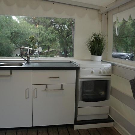 Chalets Met Buitenkeuken Op Camping Lei Suves - Joycasa Roquebrune-sur Argens Exteriör bild