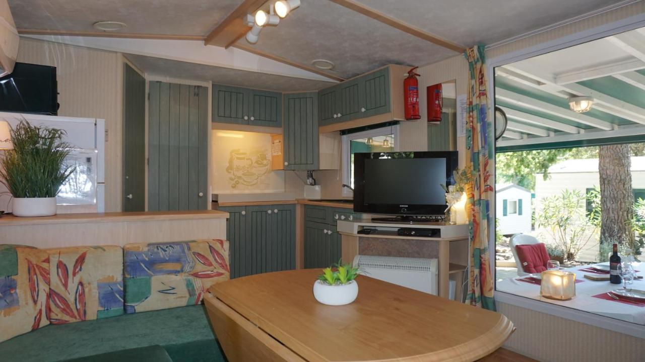Chalets Met Buitenkeuken Op Camping Lei Suves - Joycasa Roquebrune-sur Argens Exteriör bild