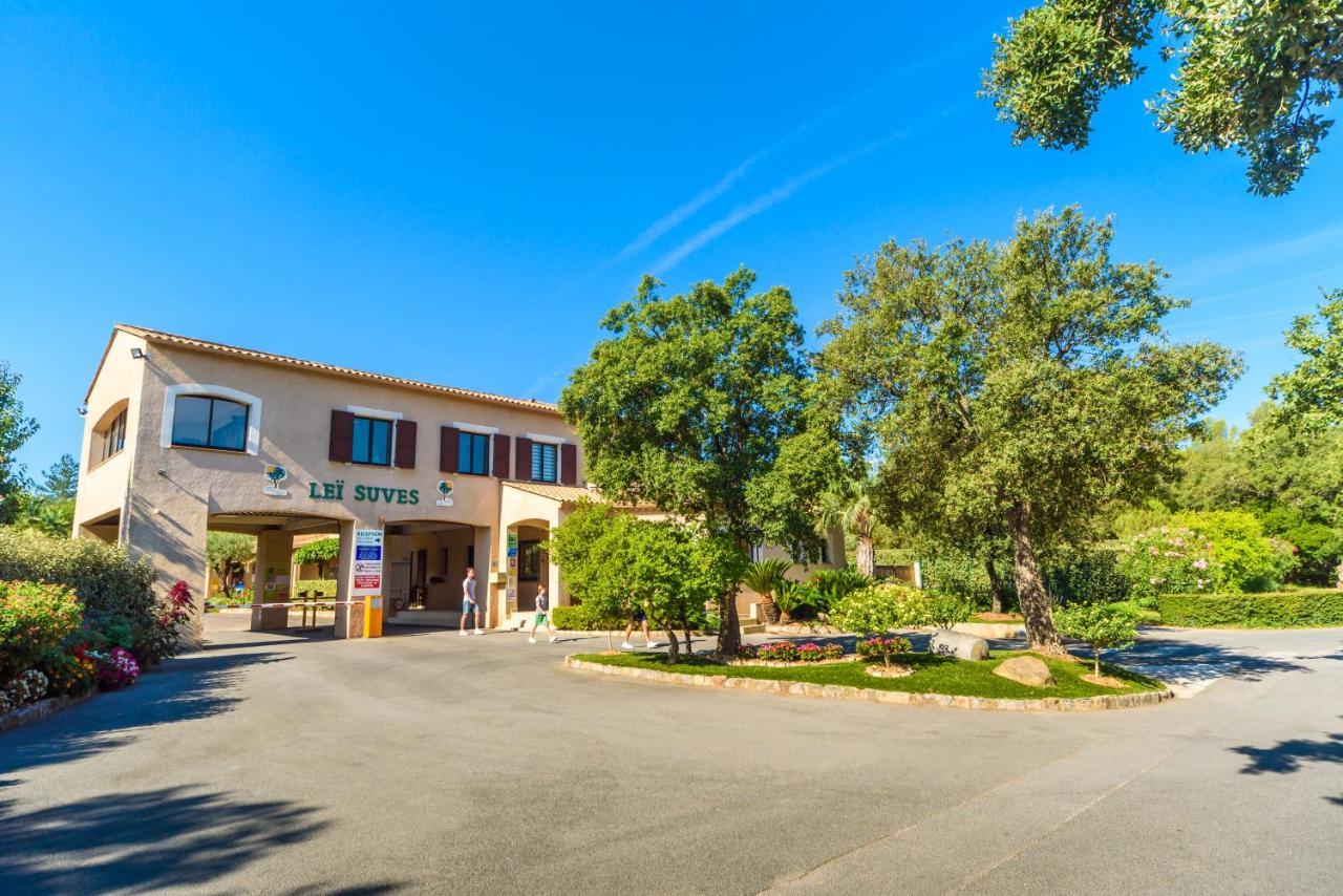 Chalets Met Buitenkeuken Op Camping Lei Suves - Joycasa Roquebrune-sur Argens Exteriör bild