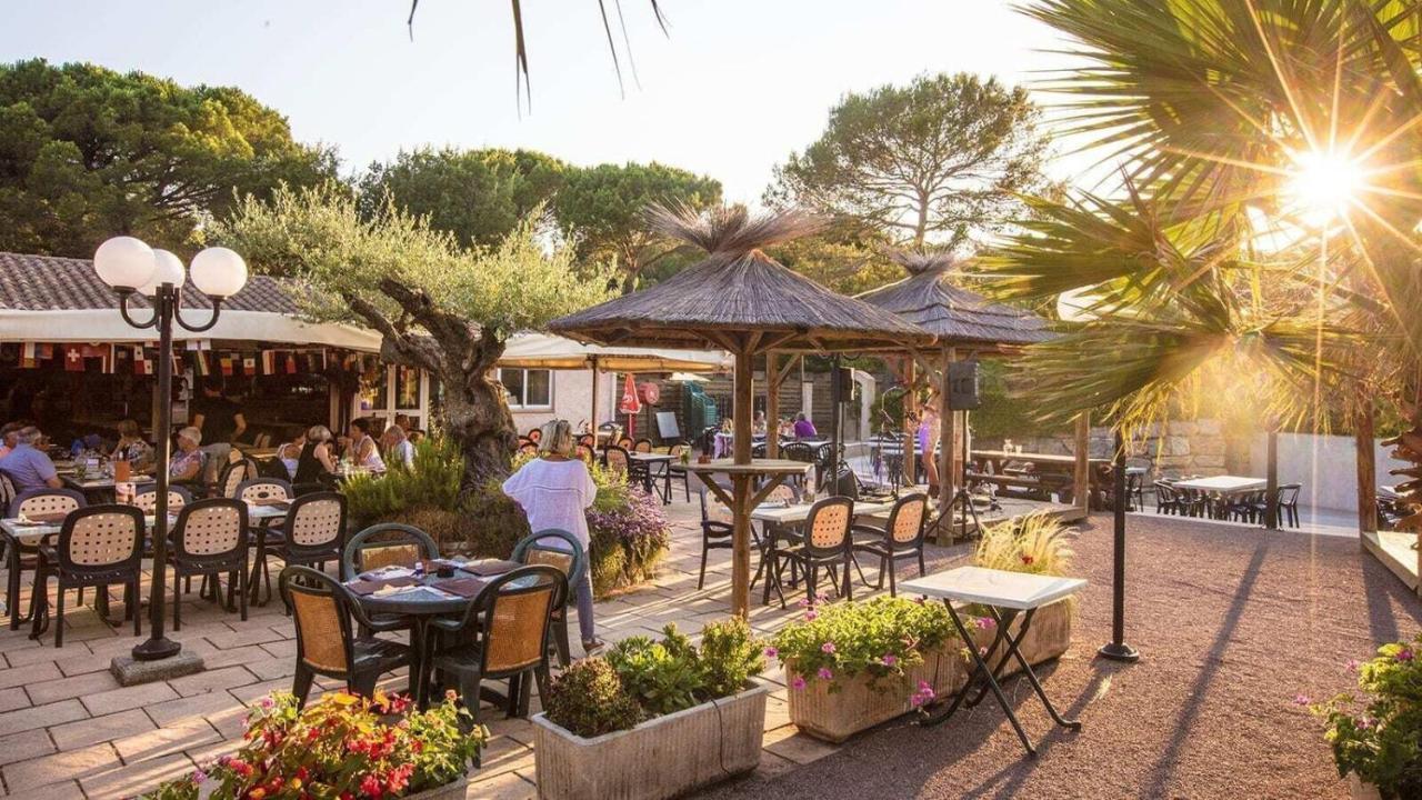 Chalets Met Buitenkeuken Op Camping Lei Suves - Joycasa Roquebrune-sur Argens Exteriör bild