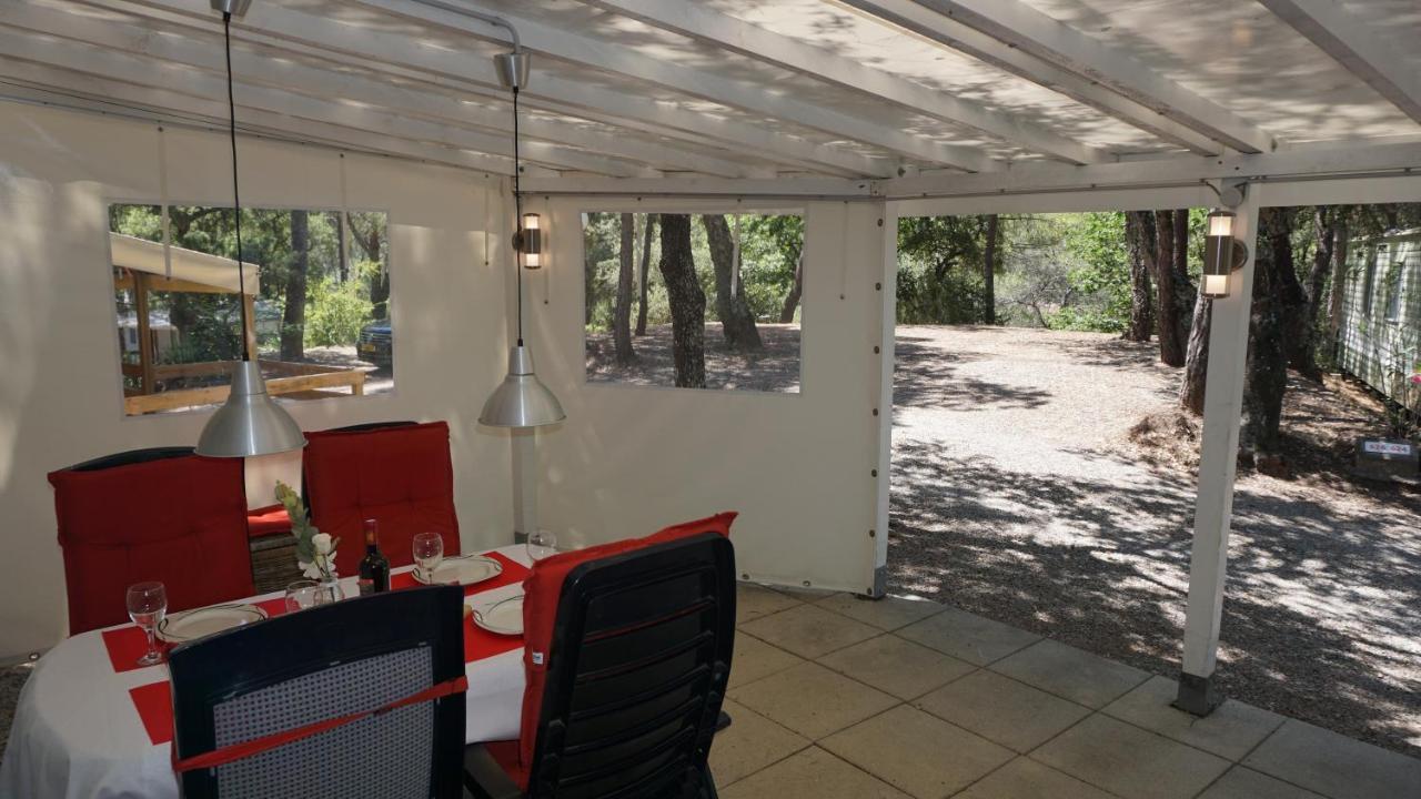 Chalets Met Buitenkeuken Op Camping Lei Suves - Joycasa Roquebrune-sur Argens Exteriör bild