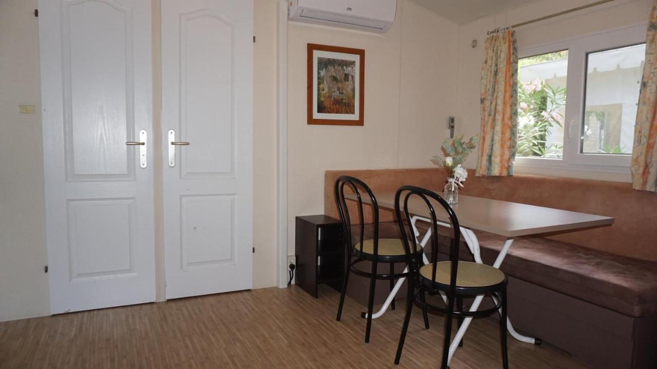 Chalets Met Buitenkeuken Op Camping Lei Suves - Joycasa Roquebrune-sur Argens Exteriör bild