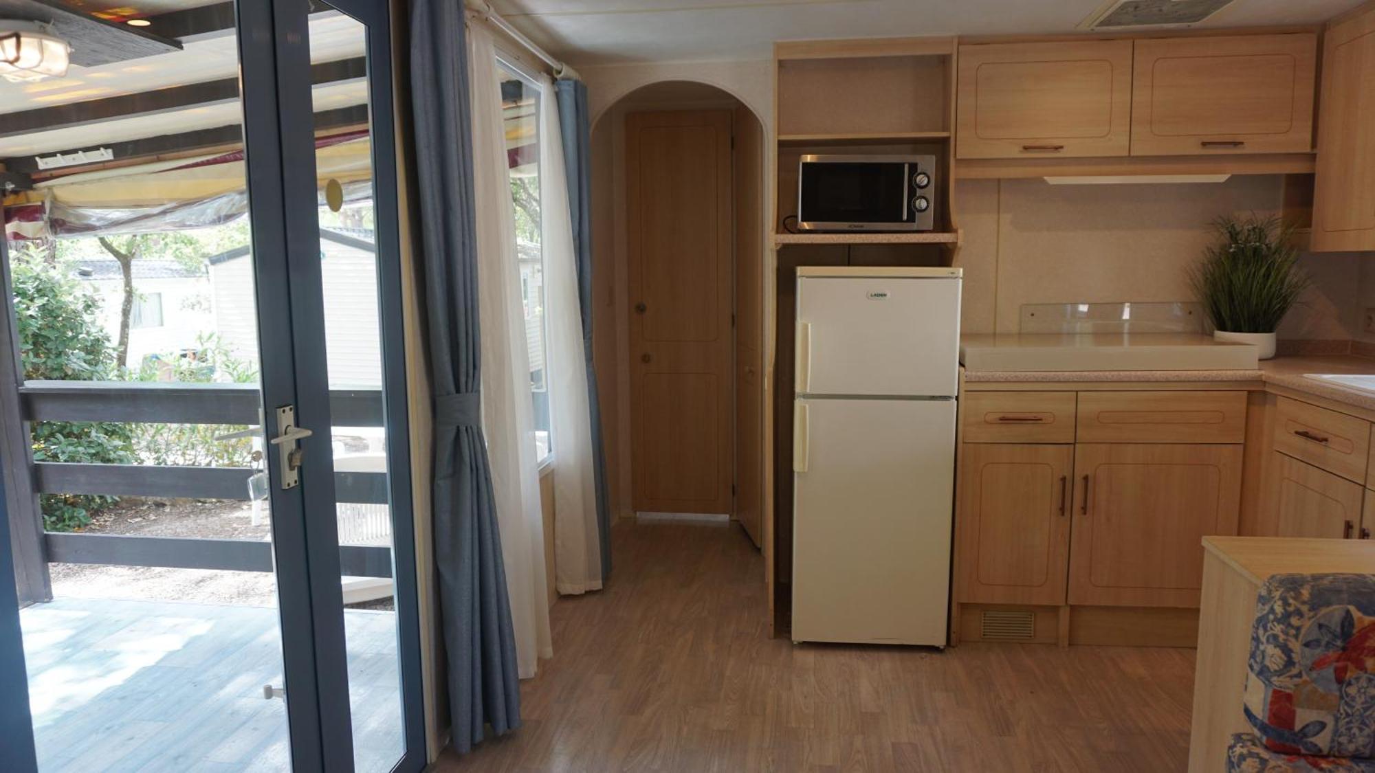 Chalets Met Buitenkeuken Op Camping Lei Suves - Joycasa Roquebrune-sur Argens Rum bild