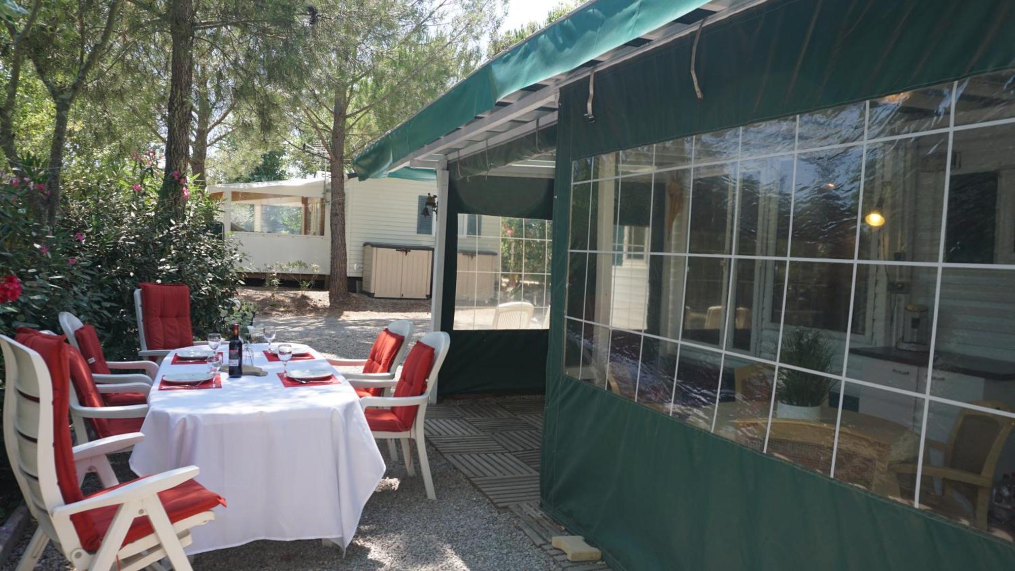 Chalets Met Buitenkeuken Op Camping Lei Suves - Joycasa Roquebrune-sur Argens Rum bild
