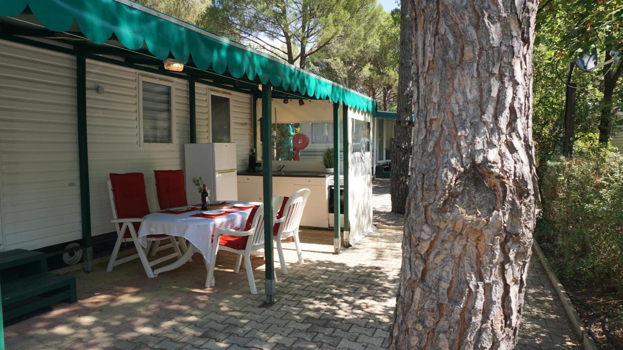 Chalets Met Buitenkeuken Op Camping Lei Suves - Joycasa Roquebrune-sur Argens Exteriör bild